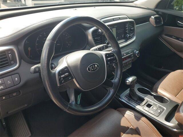 Photo of 2019 Titanium Silver Kia Sorento
