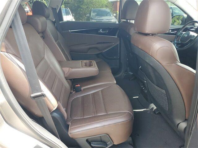 Photo of 2019 Titanium Silver Kia Sorento