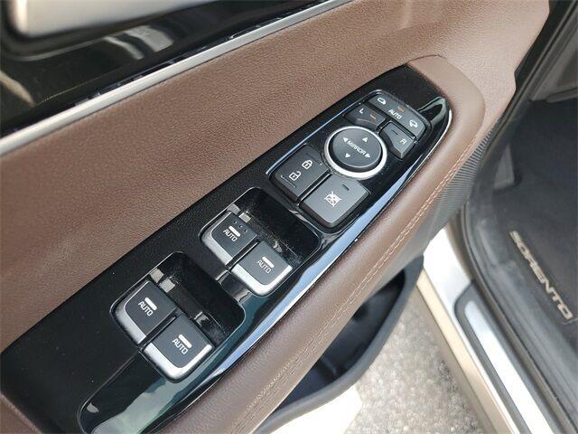 Photo of 2019 Titanium Silver Kia Sorento