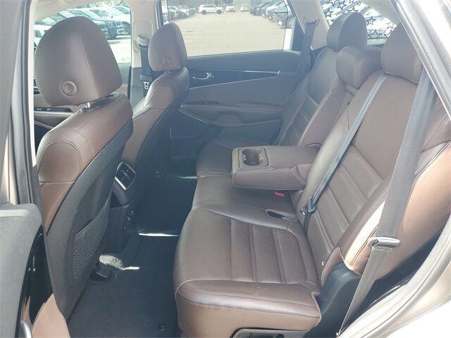 Photo of 2019 Titanium Silver Kia Sorento