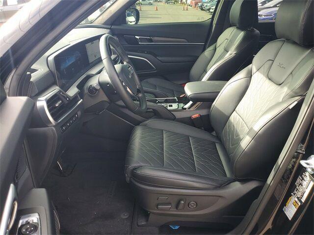 Photo of 2025 Ebony Black Kia Telluride