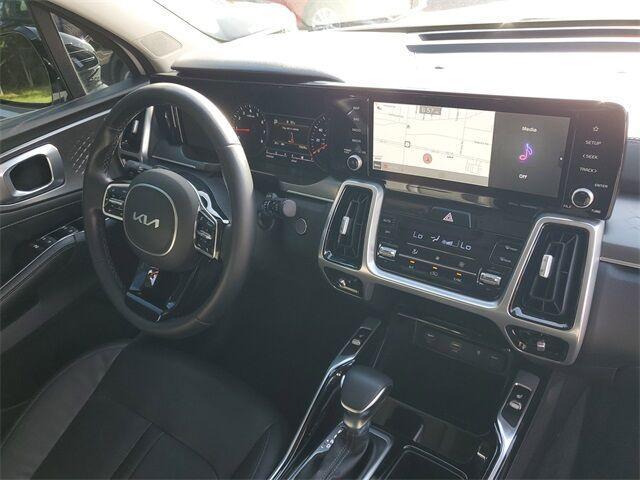 Photo of 2022 Glacial White Pearl Kia Sorento