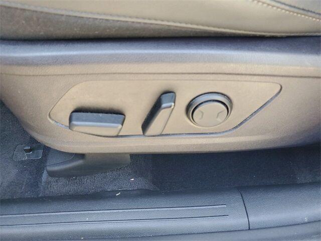 Photo of 2022 Glacial White Pearl Kia Sorento