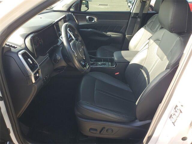 Photo of 2022 Glacial White Pearl Kia Sorento