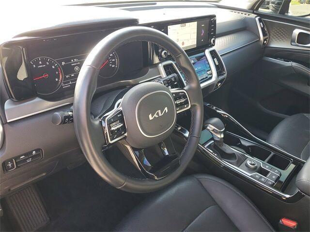 Photo of 2022 Glacial White Pearl Kia Sorento