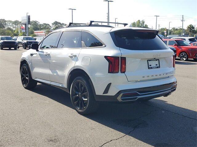 Photo of 2022 Glacial White Pearl Kia Sorento