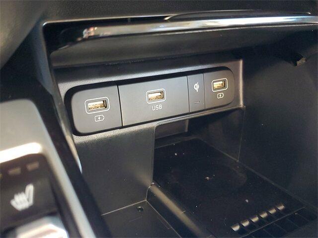 Photo of 2022 Glacial White Pearl Kia Sorento
