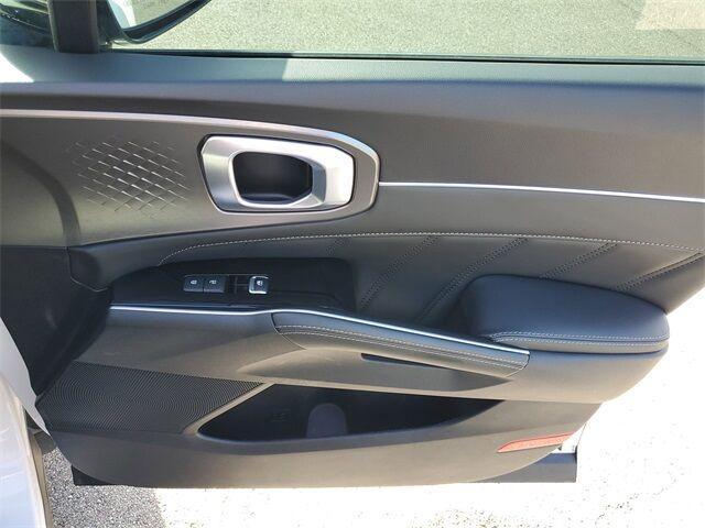 Photo of 2022 Glacial White Pearl Kia Sorento
