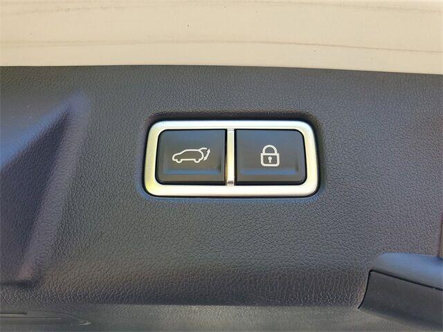 Photo of 2022 Glacial White Pearl Kia Sorento