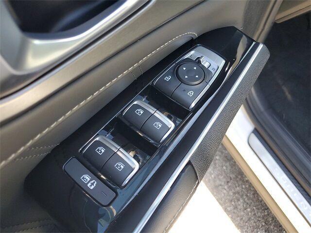 Photo of 2022 Glacial White Pearl Kia Sorento