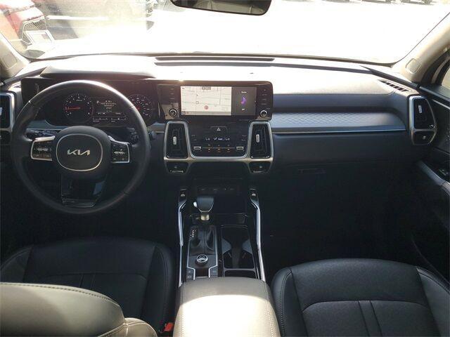 Photo of 2022 Glacial White Pearl Kia Sorento