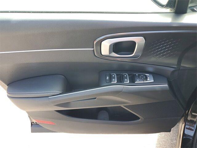 Photo of 2023 Ebony Black Kia Sorento