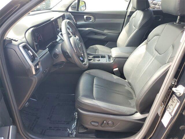 Photo of 2023 Ebony Black Kia Sorento