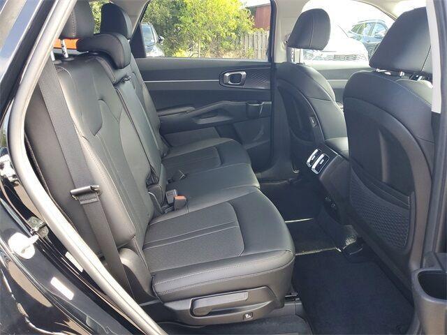 Photo of 2023 Ebony Black Kia Sorento