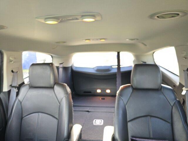 Photo of 2015 Silver Ice Metallic Chevrolet Traverse