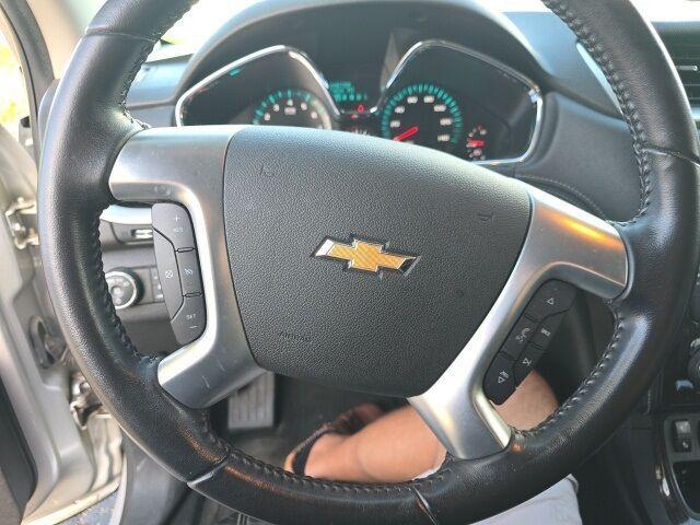 Photo of 2015 Silver Ice Metallic Chevrolet Traverse
