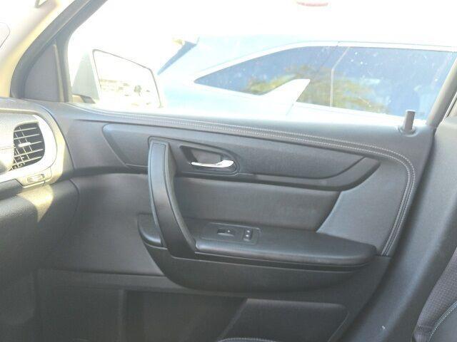 Photo of 2015 Silver Ice Metallic Chevrolet Traverse