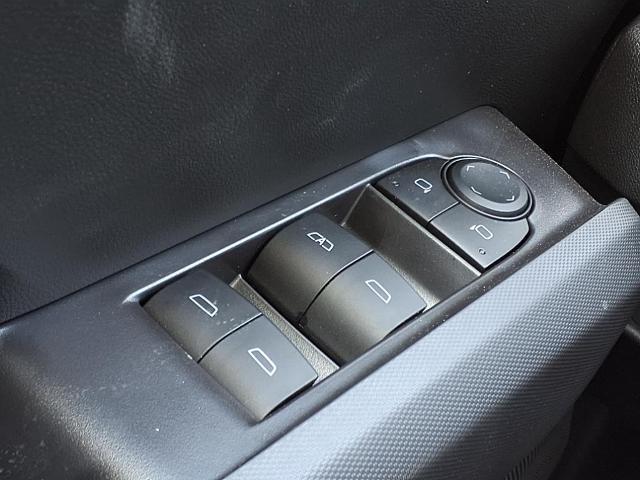 Photo of 2025 Summit White GMC Canyon