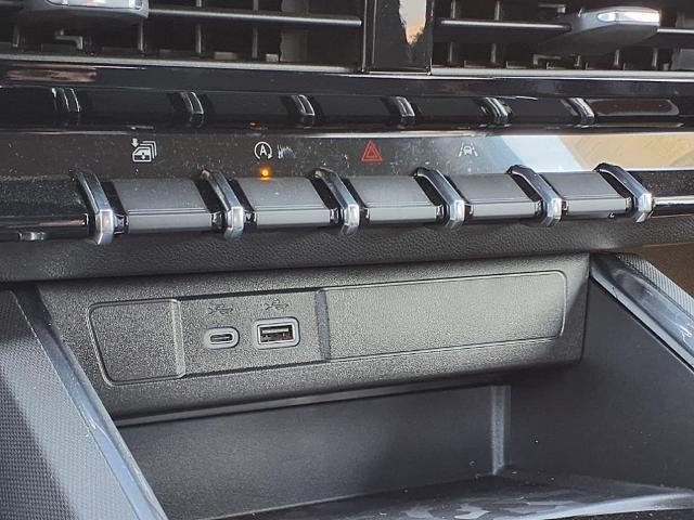 Photo of 2025 Summit White GMC Canyon