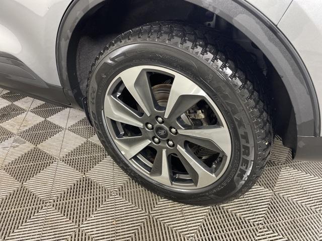 Photo of 2024 Iconic Silver Metallic Ford Escape