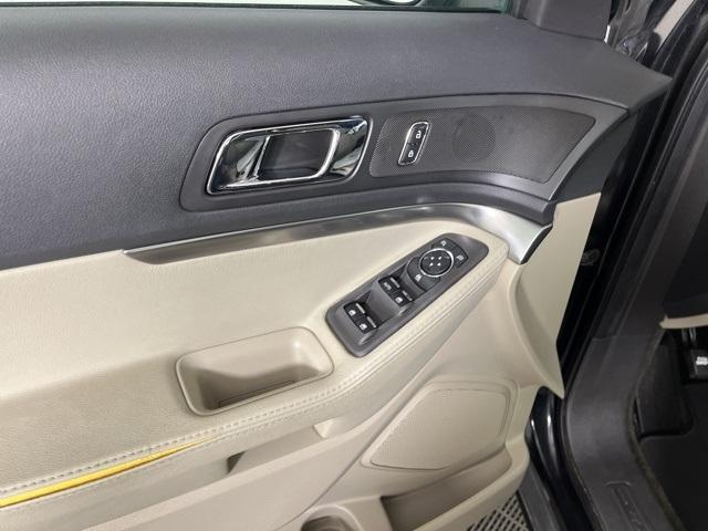 Photo of 2013 Tuxedo Black Metallic Ford Explorer