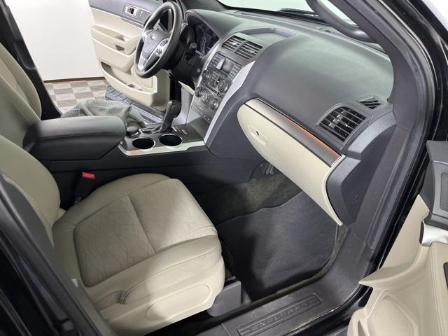 Photo of 2013 Tuxedo Black Metallic Ford Explorer