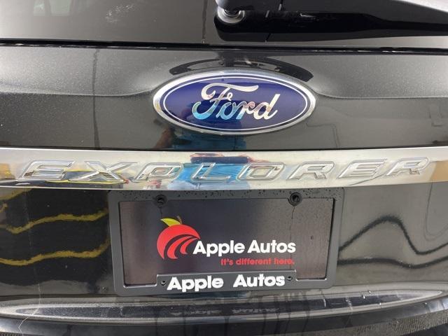 Photo of 2013 Tuxedo Black Metallic Ford Explorer