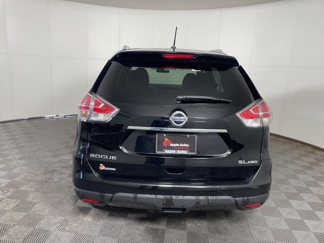 Photo of 2015 Super Black Nissan Rogue