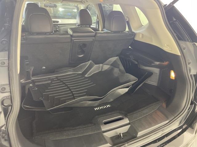 Photo of 2015 Super Black Nissan Rogue