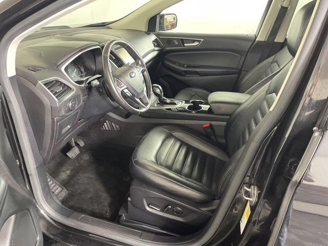 Photo of 2015 Tuxedo Black Metallic Ford Edge