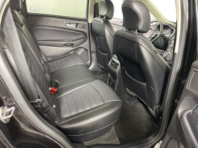 Photo of 2015 Tuxedo Black Metallic Ford Edge