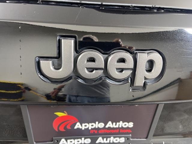 Photo of 2018 Diamond Black Jeep Grand Cherokee