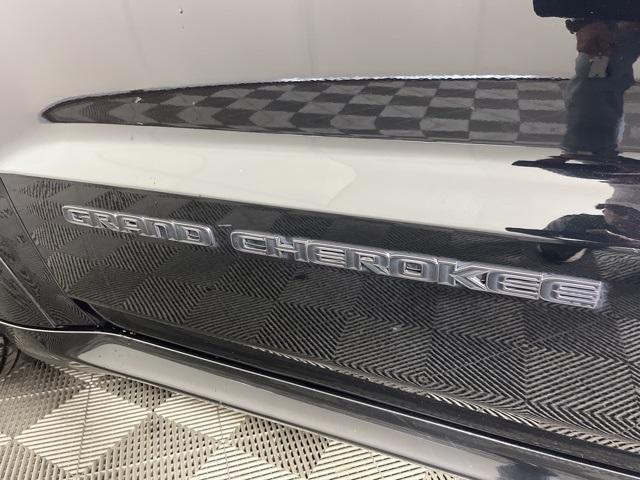 Photo of 2018 Diamond Black Jeep Grand Cherokee