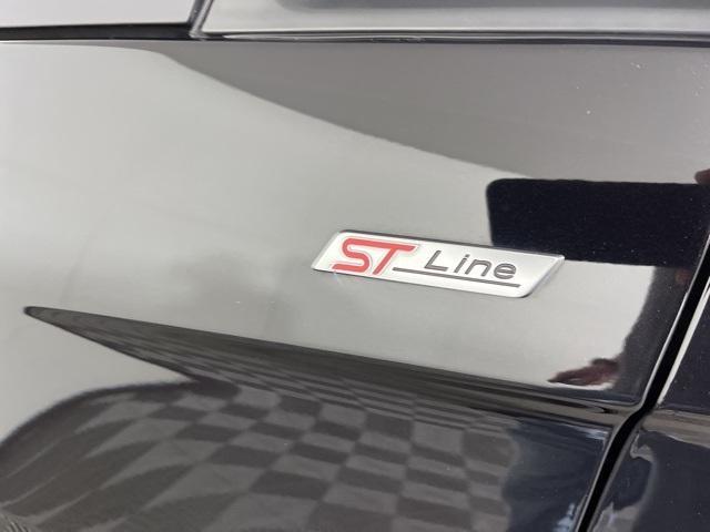 Photo of 2022 Agate Black Metallic Ford Edge