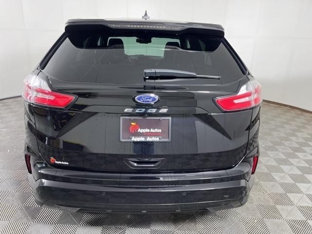 Photo of 2022 Agate Black Metallic Ford Edge
