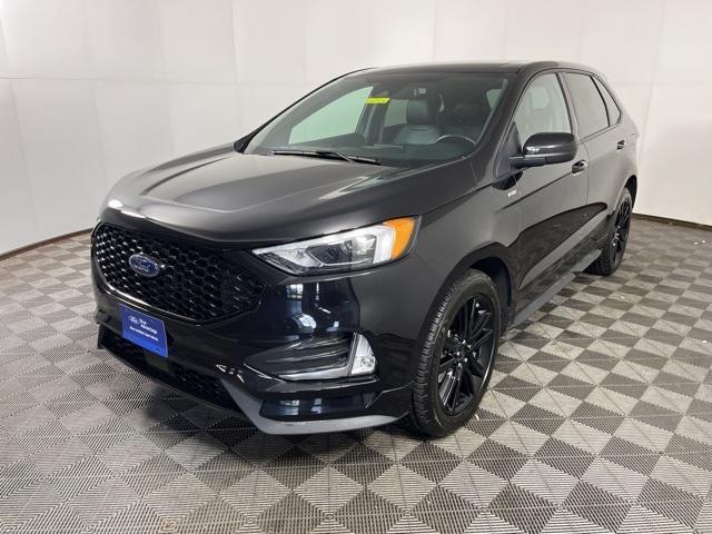 Photo of 2022 Agate Black Metallic Ford Edge