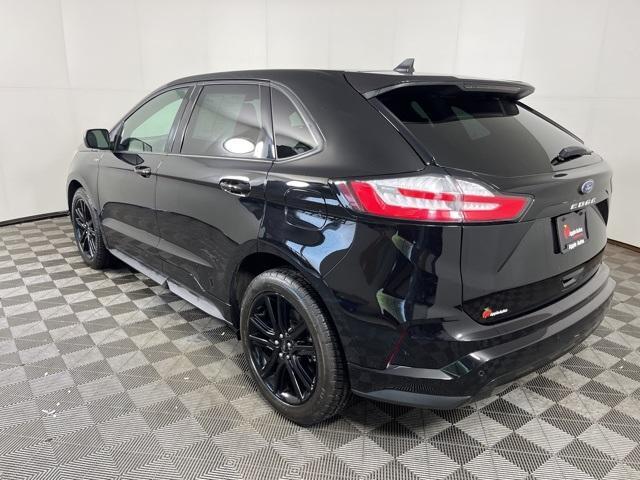 Photo of 2022 Agate Black Metallic Ford Edge