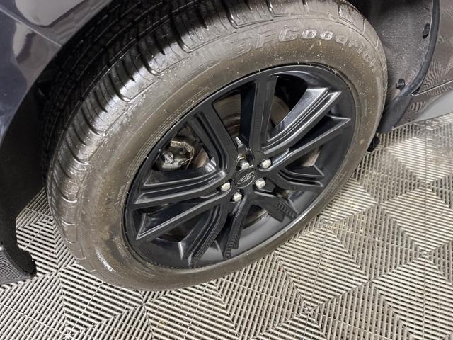 Photo of 2022 Agate Black Metallic Ford Edge