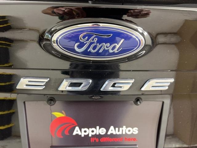 Photo of 2022 Agate Black Metallic Ford Edge