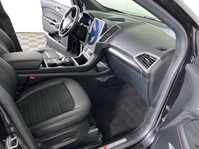 Photo of 2022 Agate Black Metallic Ford Edge