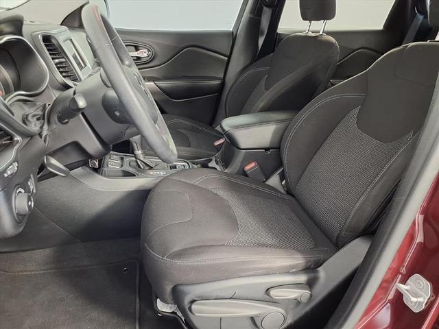 Photo of 2019 Velvet Red Pearlcoat Jeep Cherokee