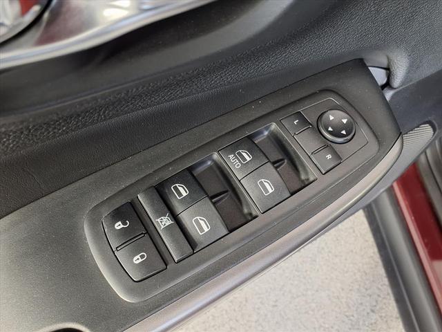 Photo of 2019 Velvet Red Pearlcoat Jeep Cherokee