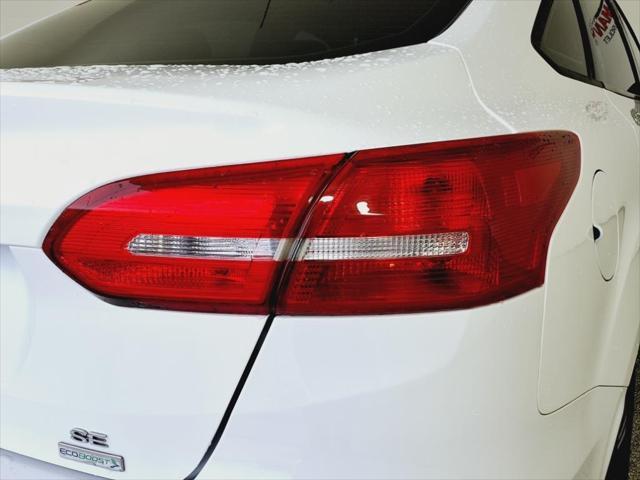 Photo of 2018 Oxford White Ford Focus