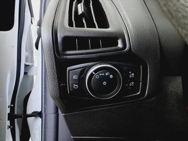 Photo of 2018 Oxford White Ford Focus