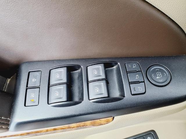 Photo of 2016 Summit White Chevrolet Suburban