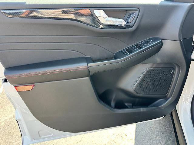 Photo of 2025 Star White Ford Escape