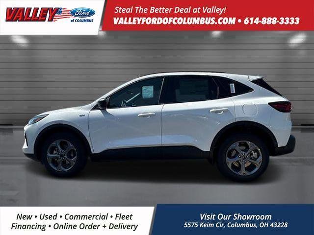 Photo of 2025 Star White Ford Escape