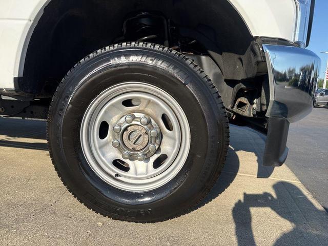 Photo of 2020 Oxford White Ford F-250