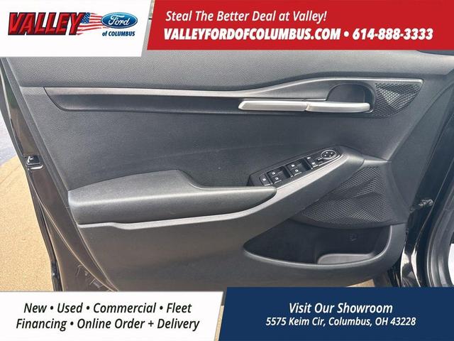 Photo of 2023 Cherry Black Kia Seltos