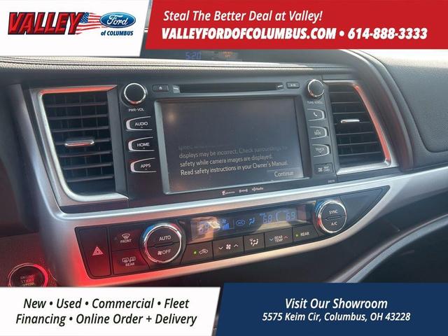 Photo of 2017 Silver Toyota Highlander